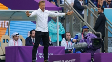 Saudi Arabia's French coach Herve Renard reacts during the Qatar 2022 World Cup Group C football match between Argentina and Saudi Arabia at the Lusail Stadium in Lusail, north of Doha on November 22, 2022. (Photo by Odd ANDERSEN / AFP)