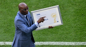 Roger Milla holds a special FIFA award presented by its chief Gianni Infantino before the start of Cameroon’s match against Switzerland: AFP/Glyn Kirk