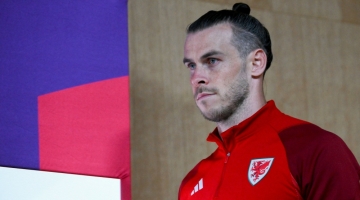 Wales' forward Gareth Bale arrives for a press conference at the Qatar National Convention Center (QNCC) in Doha on November 28, 2022. (Photo by Nicolas TUCAT / AFP)