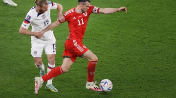 Wales' forward #11 Gareth Bale (right) fights for the ball with USA's defender #13 Tim Ream during the Qatar 2022 World Cup Group B match at the Ahmad Bin Ali Stadium in Al-Rayyan on November 21, 2022. (Photo by ADRIAN DENNIS / AFP)