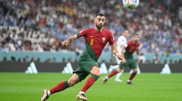 Portugal's midfielder Bruno Fernandes runs for the ball during the Qatar 2022 World Cup Group H match against Uruguay at the Lusail Stadium in Lusail on November 28, 2022. (Photo by PATRICIA DE MELO MOREIRA / AFP)