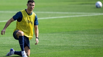 Portugal's forward Cristiano Ronaldo takes part in a training session at Shahaniya Sports Club in Al Samriya on November 21, 2022. (Photo by PATRICIA DE MELO MOREIRA / AFP)