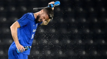France's forward Olivier Giroud refreshes during a training session at the Jassim-bin-Hamad Stadium in Doha on November 17, 2022, ahead of the Qatar 2022 World Cup football tournament. (Photo by FRANCK FIFE / AFP)