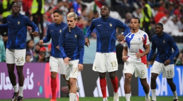 France's players warm up ahead of the Qatar 2022 World Cup semi-final football match between France and Morocco at the Al-Bayt Stadium in Al Khor, north of Doha on December 14, 2022. (Photo by FRANCK FIFE / AFP)