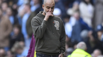 Manchester City's Spanish manager Pep Guardiola gestures on the touchline during the Premier League match against Brentford at the Etihad Stadium in Manchester on November 12, 2022. (Photo by Oli SCARFF / AFP)