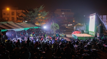 Supporters watch a live broadcast of the Qatar 2022 World Cup Football semi-final match between Morocco and France at a fan zone in Bamako, Mali on December 14, 2022. (Photo by OUSMANE MAKAVELI / AFP)