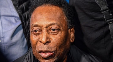In this file photo taken on April 09, 2019, Brazilian football great Edson Arantes do Nascimento, known as Pele, arrives at Guarulhos International Airport, in Guarulhos some 25km from Sao Paulo, Brazil. (Photo by NELSON ALMEIDA / AFP)