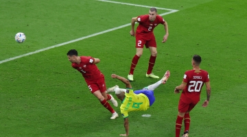 Brazil's forward Richarlison scores his team's second goal during the Qatar 2022 World Cup Group G match against Serbia at the Lusail Stadium in Lusail on November 24, 2022. (Photo by Giuseppe CACACE / AFP)