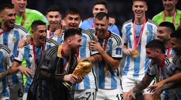 Argentina's Lionel Messi holds the World Cup trophy during the Qatar 2022 World Cup trophy ceremony at Lusail Stadium in Lusail on December 18, 2022. (Photo by FRANCK FIFE / AFP)