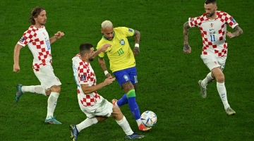 Brazil’s Neymar being challenged by Croatia’s Luka Modric, left, and Mateo Kovacic: AFP/Ina Fassbender
