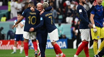 France coach Didier Deschamps celebrates with players: AFP/Anne-Christine Poujoulat