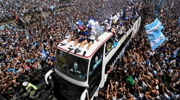 Fans of Argentina cheer as the team parades on board a bus in Buenos Aires: AFP/Luis Robayo