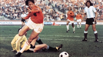 Dutch midfielder Johann Cruyff dribbles past Argentinian goalkeeper Daniel Carnevali on his way to scoring a goal during their World Cup quarterfinal in 1974: AFP