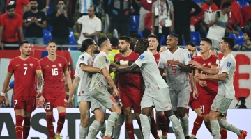 Switzerland's midfielder Granit Xhaka (center left) and Serbia's players scuffle during the Qatar 2022 World Cup Group G match at Stadium 974 in Doha on December 2, 2022. (Photo by Ina Fassbender / AFP)