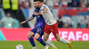 Argentina’s Lionel Messi, left, and Poland’s Robert Lewandowski fight for the ball: AFP/Juan Mabromata