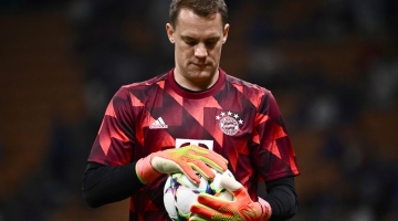In this file photo taken on September 7, 2022, Bayern Munich's German goalkeeper Manuel Neuer holds a ball ahead of the UEFA Champions League Group C match against Inter Milan in Milan. (Photo by Marco BERTORELLO / AFP)