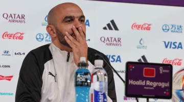 Morocco's coach Hoalid Regragui attends a press conference at the Qatar National Convention Center (QNCC) in Doha on December 5, 2022. (Photo by KARIM JAAFAR / AFP)