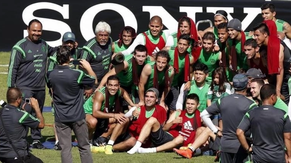 Mexico's national soccer team pose for a photograph after their training session in Santos prior to the 2014 World Cup in Sao Paulo June 8, 2014. File Photo / Reuters