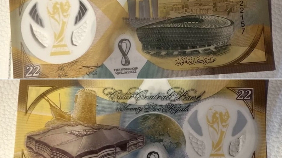 The commemorative QR22 banknote.