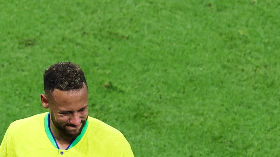 Brazil’s Neymar gestures as he is replaced during their match against Serbia: AFP/Giuseppe Cacace