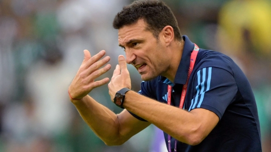 Argentina's coach #00 Lionel Scaloni gestures during the Qatar 2022 World Cup Group C football match between Argentina and Saudi Arabia at the Lusail Stadium in Lusail, north of Doha on November 22, 2022. (Photo by JUAN MABROMATA / AFP)
