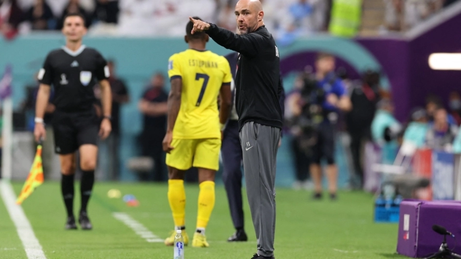 Qatar's coach Felix Sanchez gives instructions to his players during the Qatar 2022 World Cup Group A football match between Qatar and Ecuador at the Al-Bayt Stadium in Al Khor on November 20, 2022. (Photo by KARIM JAAFAR / AFP)