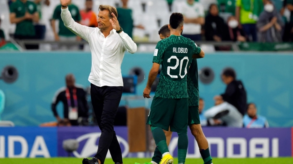 Saudi Arabia's French coach Herve Renard acknowledges fans after being defeated 2-0 by Poland in the World Cup Group C match at the Education City Stadium in Al-Rayyan on November 26, 2022. (Photo by Odd ANDERSEN / AFP)
