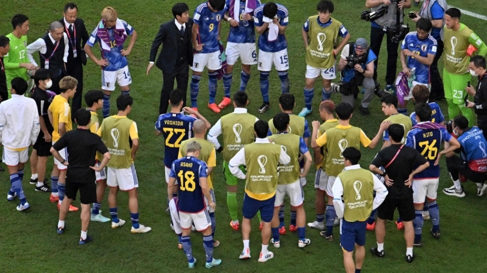 Japan players look dejected after they lost the Qatar 2022 World Cup Group E match against Costa Rica at the Ahmad Bin Ali Stadium in Al-Rayyan on November 27, 2022. (Photo by François-Xavier MARIT / AFP)