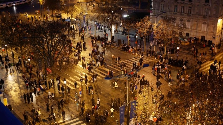 France's football fans gather to watch the final match of the Qatar 2022 World Cup between Argentina and France on the Avenue des Champs-Elysees, in Paris on December 18, 2022. (Photo by ROMAIN PERROCHEAU / AFP)