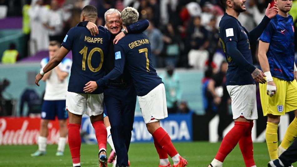 France coach Didier Deschamps celebrates with players: AFP/Anne-Christine Poujoulat