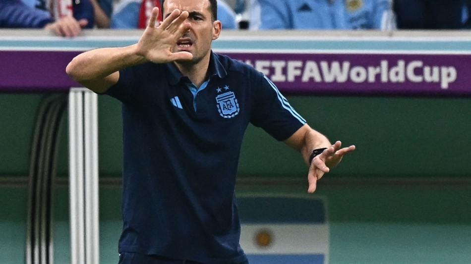 Argentina's coach Lionel Scaloni gives instructions to his players from the touchline during the Qatar 2022 World Cup semi-final match against Croatia at Lusail Stadium in Lusail on December 13, 2022. (Photo by Anne-Christine POUJOULAT / AFP)