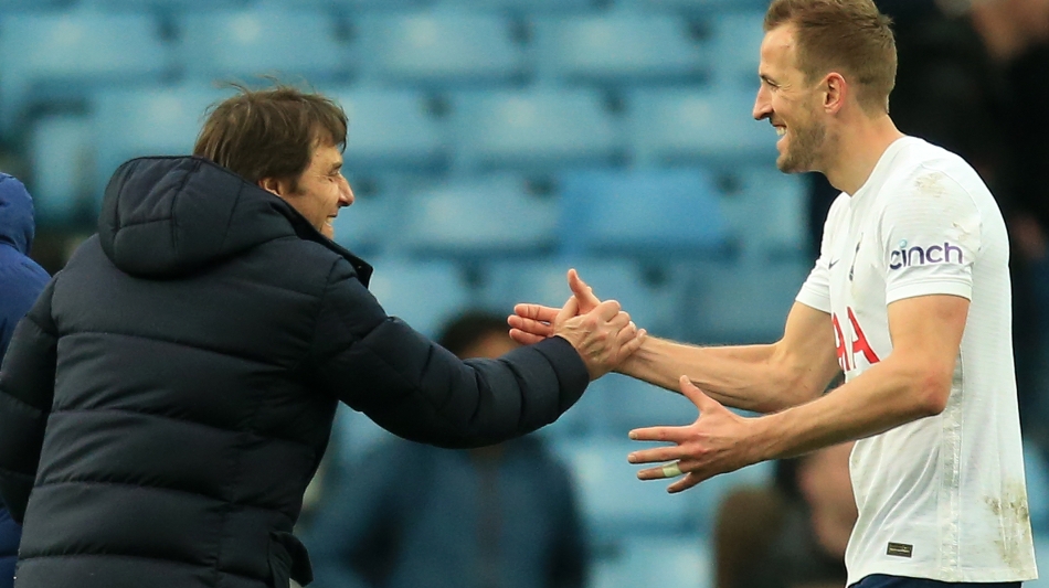 Antonio Conte with Harry Kane: AFP/ Lindsey Parnaby