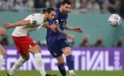 جانب من مباراة الأرجنتين وبولندا