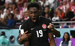 لاعب المنتخب الكندي ألفونسو ديفيس