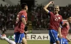 جانب من مباراة كوستاريكا ونيجيريا