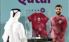 حسن الهيدوس يتسلم قميص يحمل بصمات أبناء دريمة