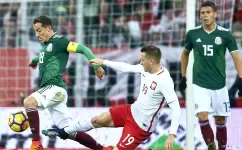 مباراة سابقة بين المكسيك وبولندا