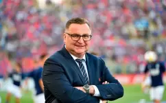 مدرب منتخب بولندا تشيسلاف ميخنييفيتش