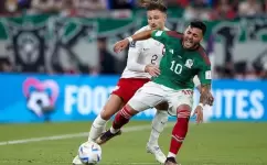 جانب من مباراة المكسيك وبولندا