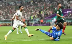 سالم الدوسري خلال مباراة المكسيك