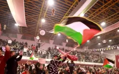 الجماهير الفلسطينية تحتفل بتأهل المغرب إلى نصف النهائي