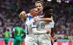 لاعبو إنجلترا يحتفلون بالفوز على السنغال