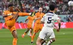 جانب من مباراة هولندا وأمريكا