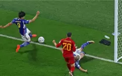 جانب من هدف اليابان في مرمى إسبانيا