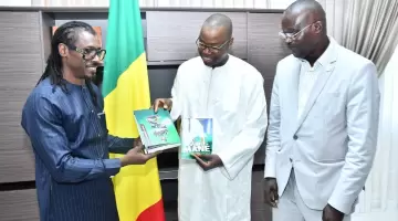 أليو سيسيه بعد تمديد عقده مع منتخب السنغال