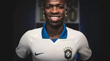 القميص الأبيض لمنتخب البرازيل