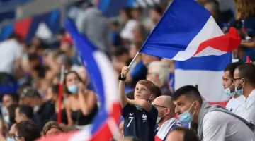 أعداد غفيرة من الجماهير الفرنسية أقبلت على مشاهدة المونديال