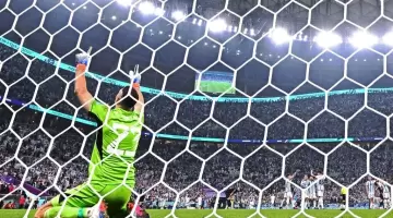 مارتينيز حارس الأرجنتين ينافس على القفاز الذهبي