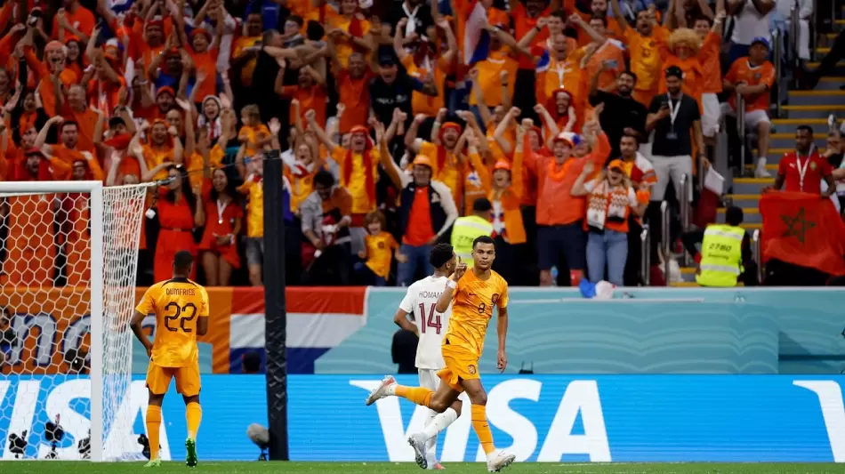 من مباراة قطر وهولندا