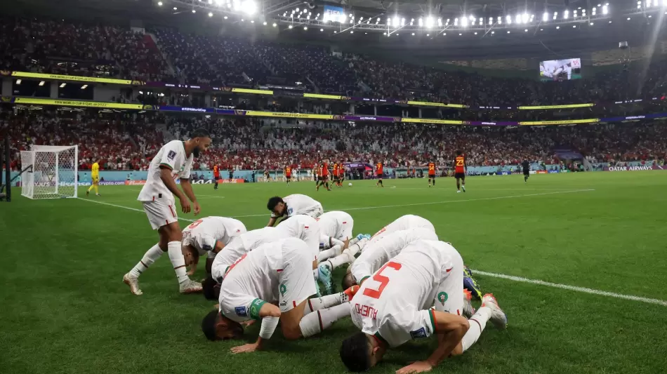 لاعبو المغرب يسجدون احتفالا بالفوز